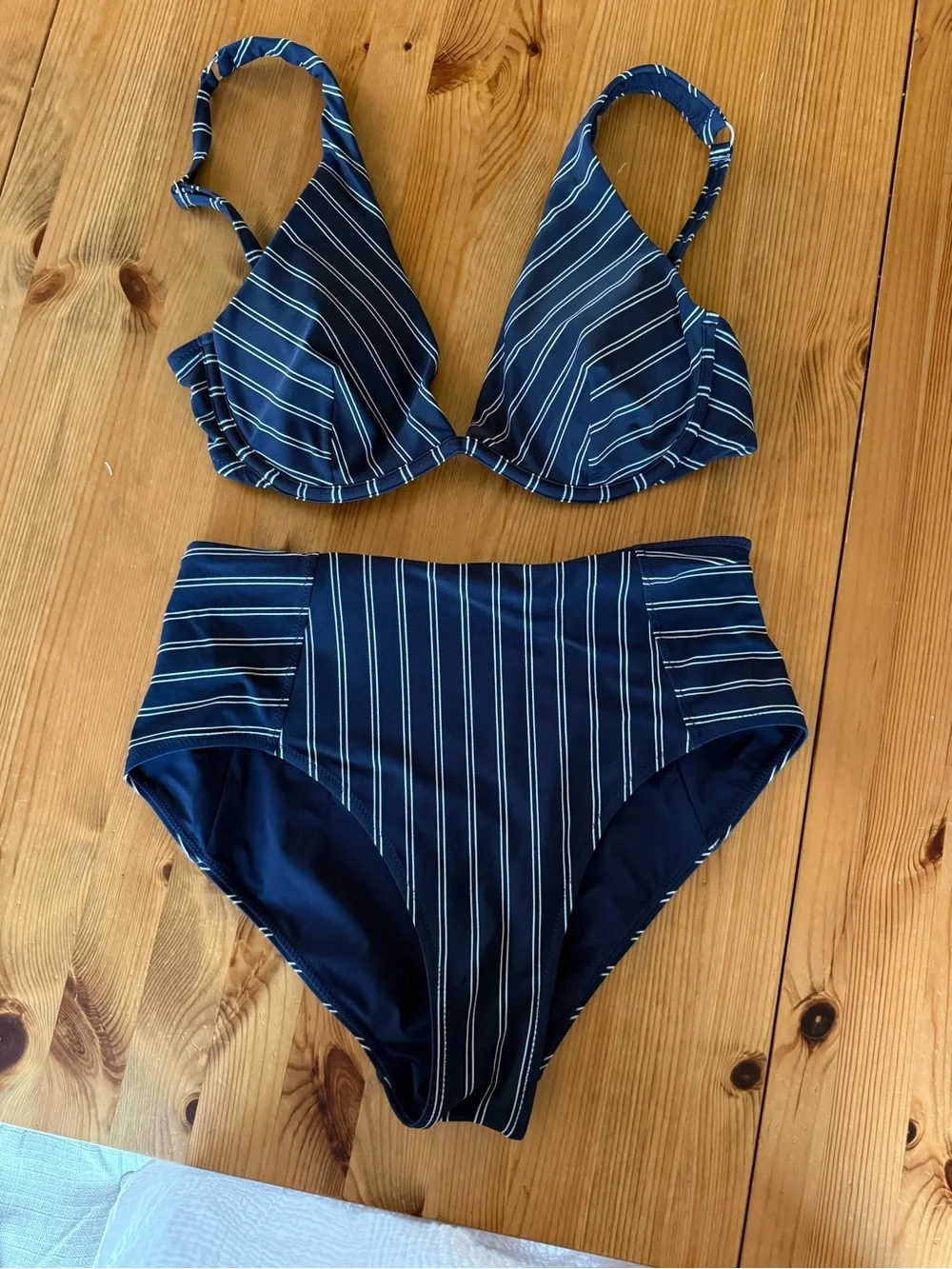 Athleta Underwire Piha Bikini Swim Top & bottoms Navy & White Stripe